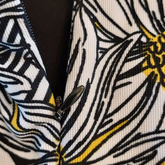 Black White & Yellow knit Dress by ILE New York: size 8 - Picture 9 of 11